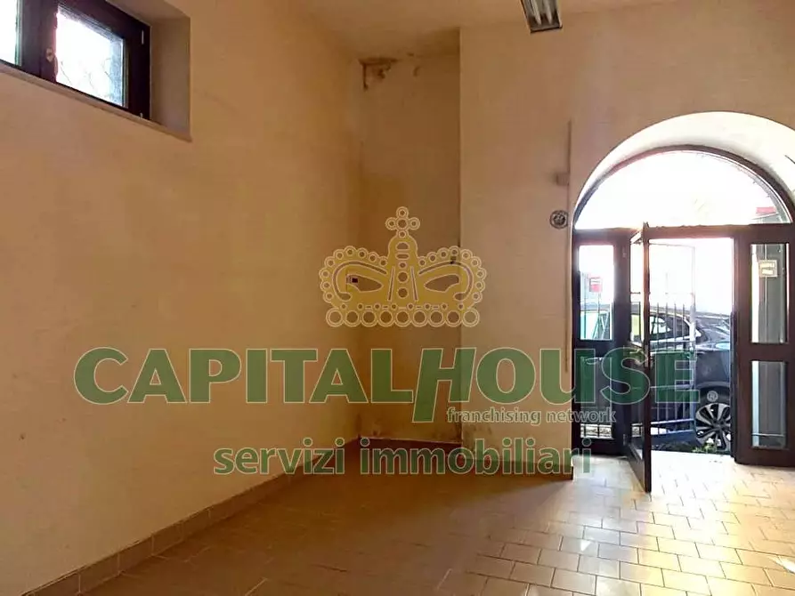 Immagine 4 di Locale commerciale in affitto  in corso gran priorato di malta a Capua