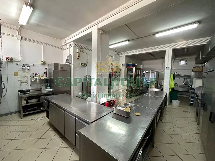 Immagine 17 di Attività commerciale in affitto  in Via Nola a Cercola