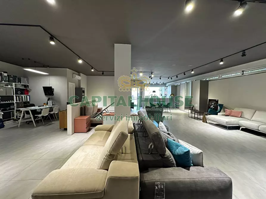 Immagine 10 di Laboratorio in affitto  in via nuova saviano a Cercola