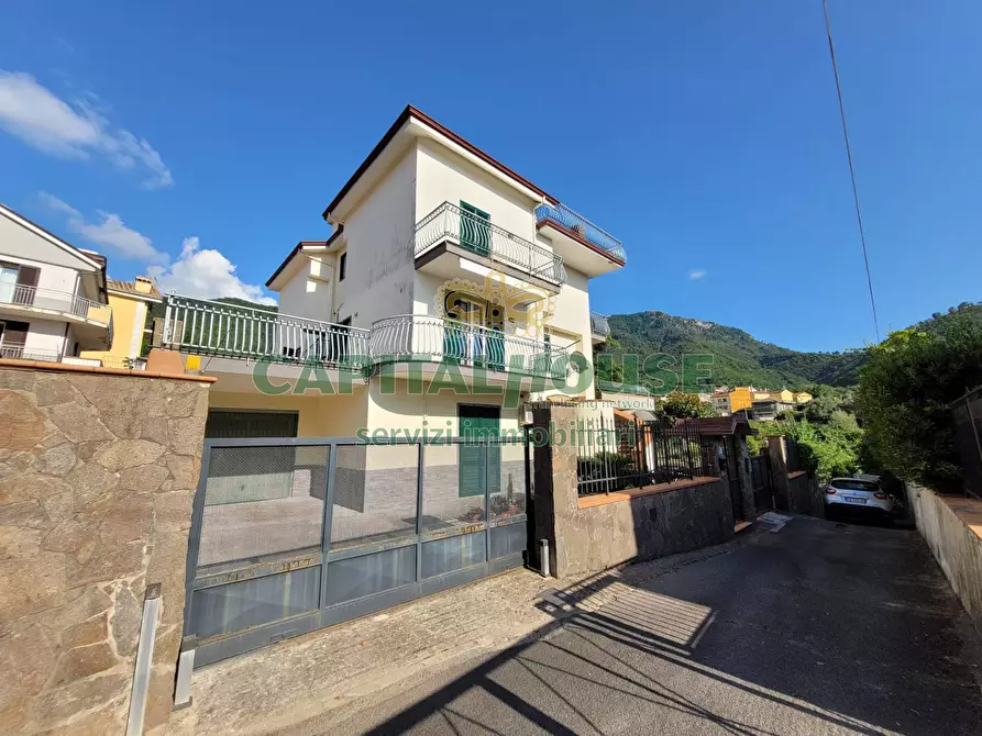 Immagine 3 di Villa in vendita  in Via La Fora a Baronissi