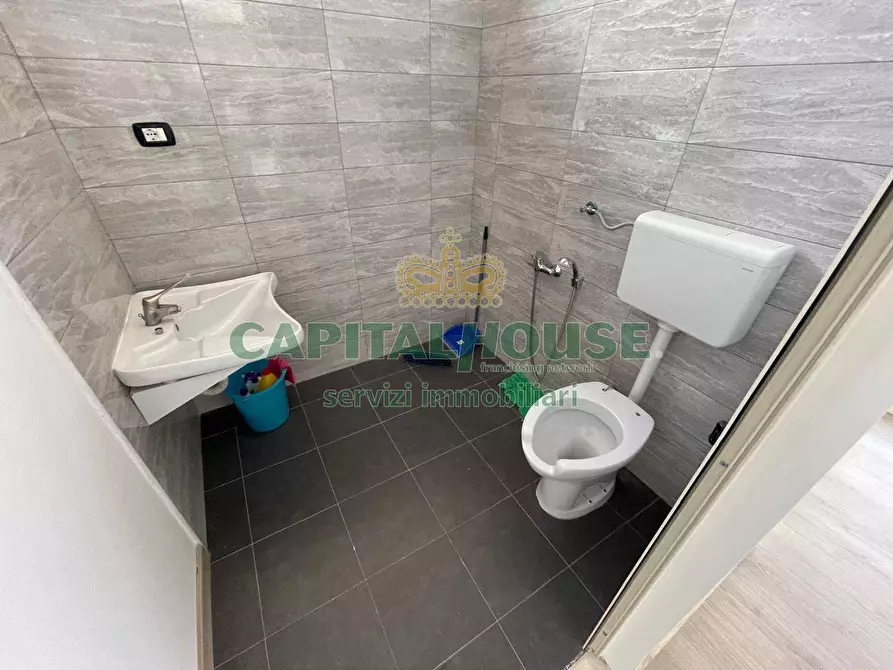 Immagine 15 di Locale commerciale in affitto  in zona supermercato Decò a Santa Maria Capua Vetere