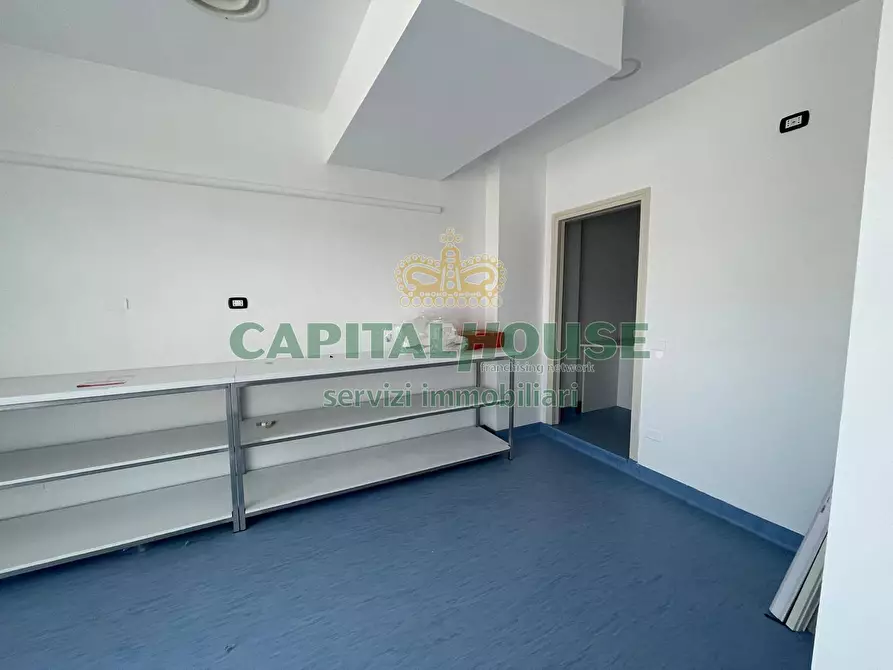 Immagine 16 di Locale commerciale in affitto  in zona supermercato Decò a Santa Maria Capua Vetere