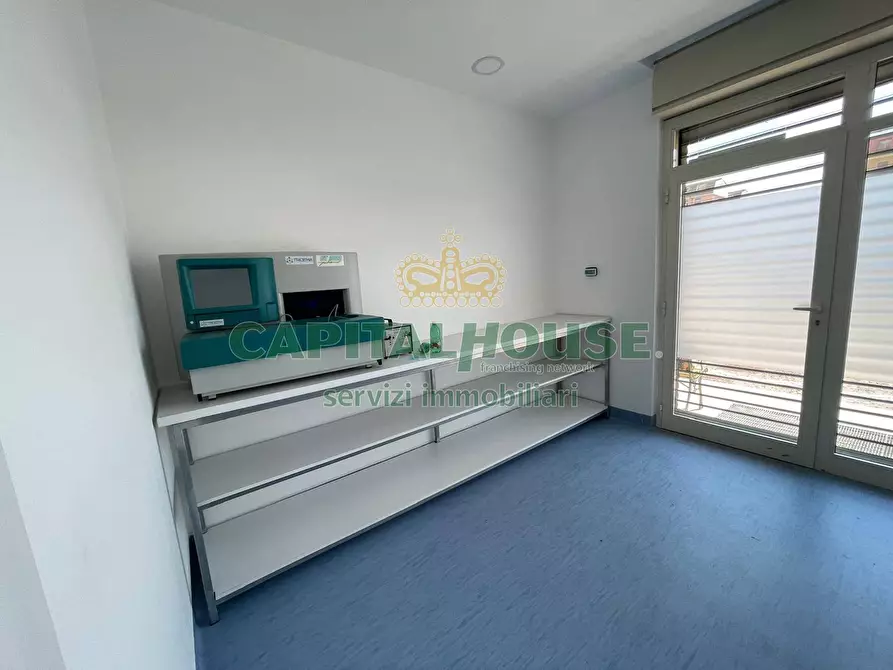 Immagine 17 di Locale commerciale in affitto  in zona supermercato Decò a Santa Maria Capua Vetere