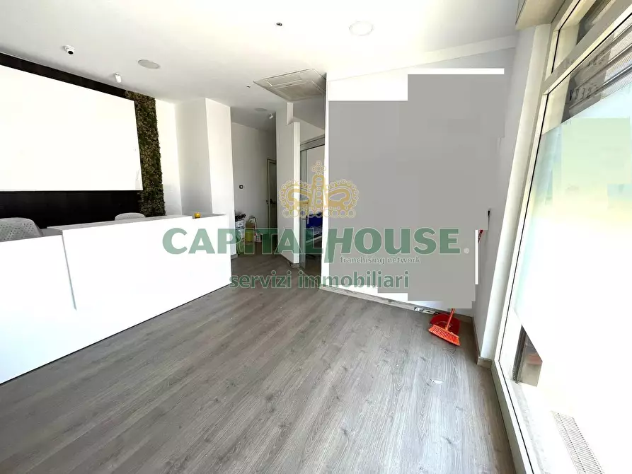 Immagine 13 di Locale commerciale in affitto  in zona supermercato Decò a Santa Maria Capua Vetere