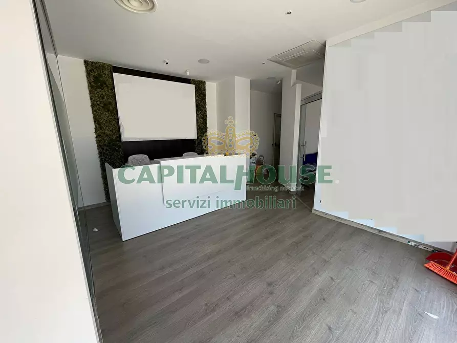 Immagine 14 di Locale commerciale in affitto  in zona supermercato Decò a Santa Maria Capua Vetere