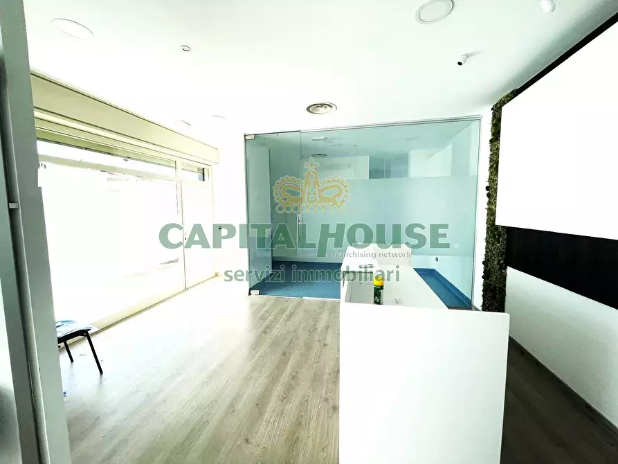 Immagine 7 di Locale commerciale in affitto  in zona supermercato Decò a Santa Maria Capua Vetere