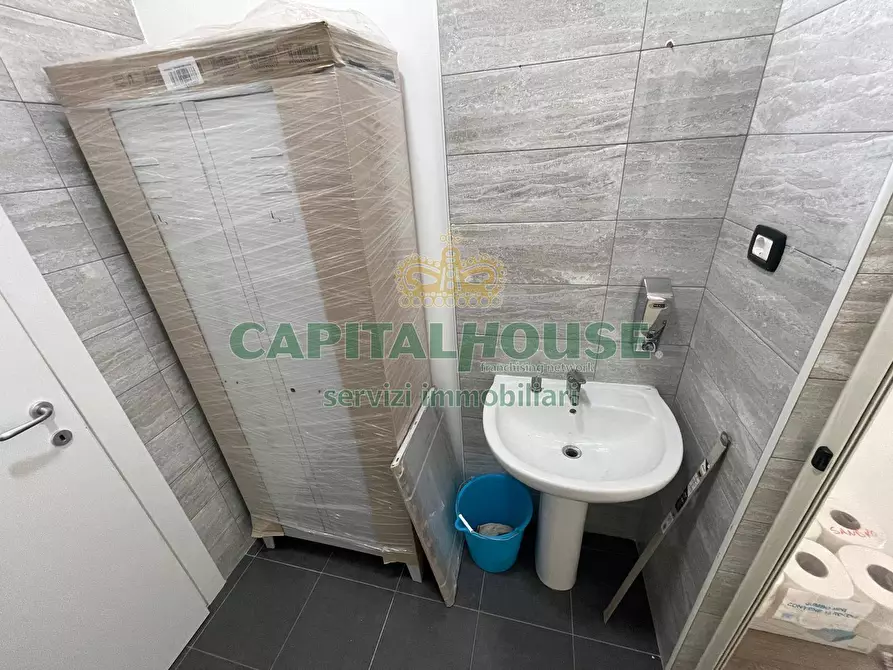 Immagine 29 di Locale commerciale in affitto  in zona supermercato Decò a Santa Maria Capua Vetere