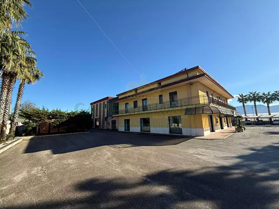 Immagine 4 di Locale commerciale in vendita  in Strada Statale a Eboli