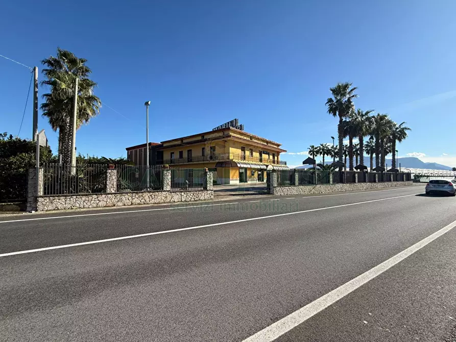 Immagine 6 di Locale commerciale in vendita  in Strada Statale a Eboli