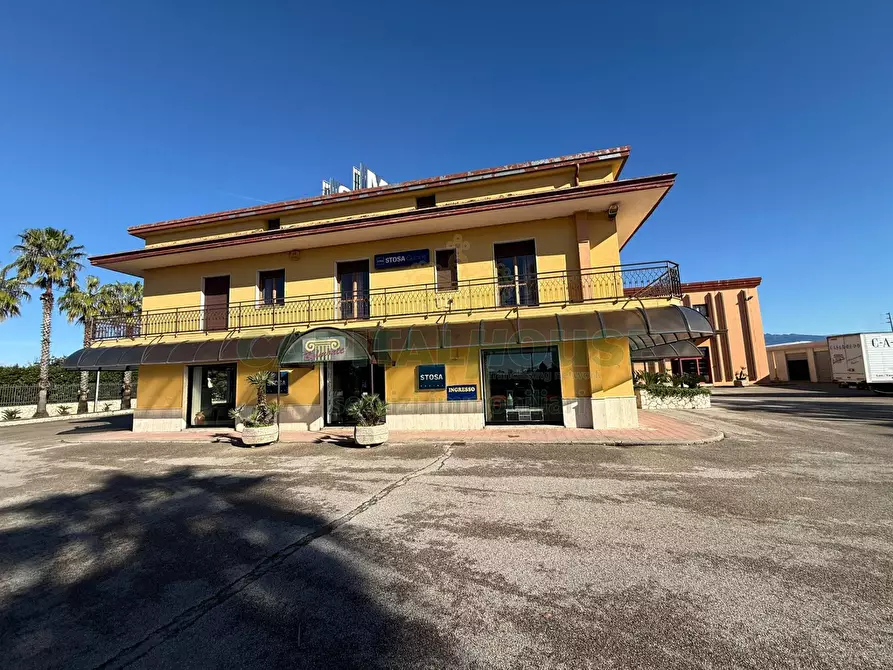 Immagine 2 di Locale commerciale in vendita  in Strada Statale a Eboli