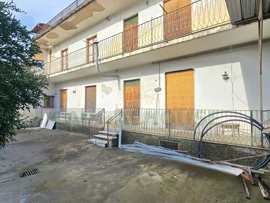 Immagine 1 di Villa in vendita  in Viale Carlo III a Capodrise
