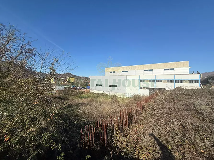 Immagine 3 di Locale commerciale in vendita  in Zona P.I.P a Baronissi