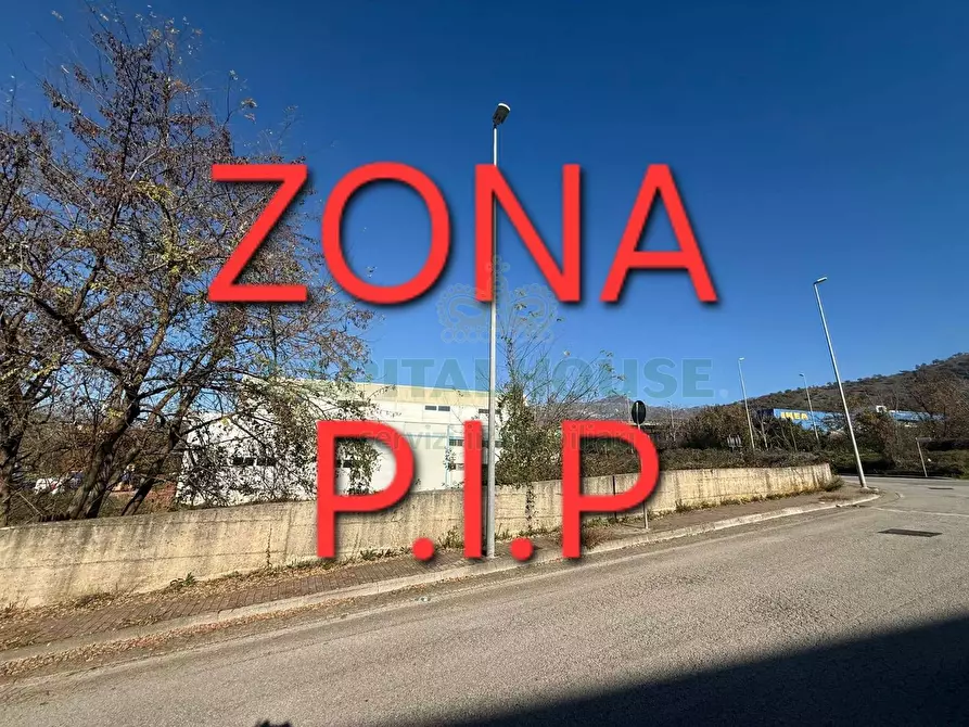 Immagine 1 di Locale commerciale in vendita  in Zona P.I.P a Baronissi