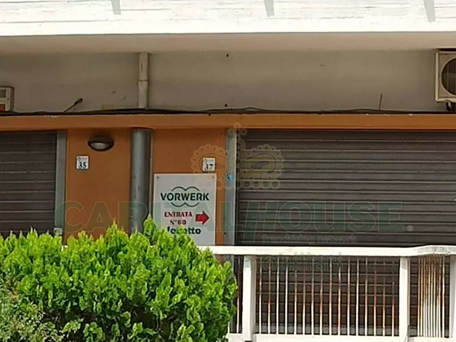 Immagine 6 di Locale commerciale in vendita  in Via Santina Campana a Mercato San Severino