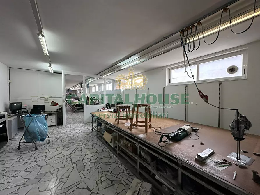 Immagine 7 di Locale commerciale in vendita  in via gaetano ferraioli a San Giuseppe Vesuviano