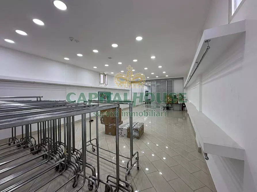 Immagine 10 di Locale commerciale in vendita  in via gaetano ferraioli a San Giuseppe Vesuviano