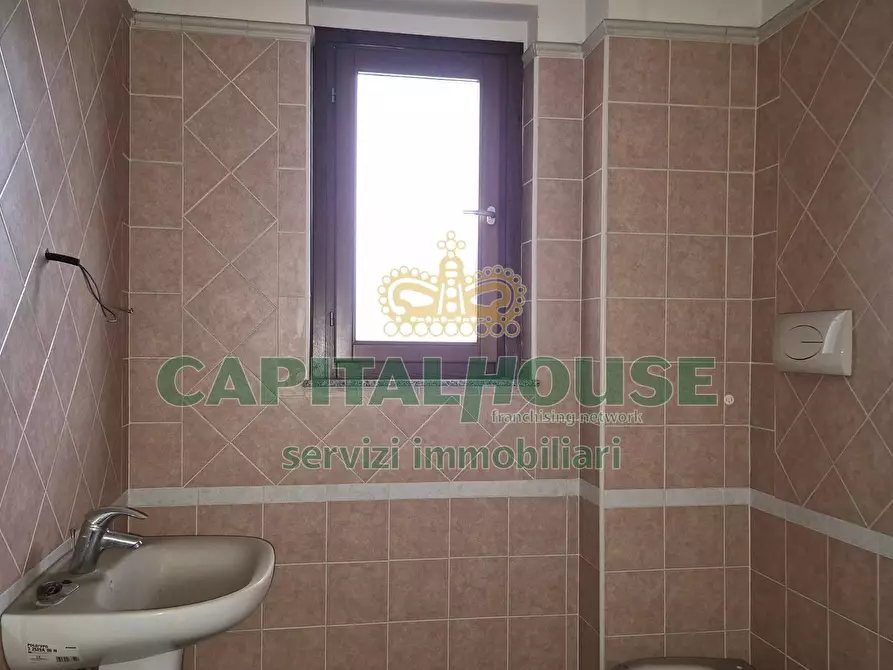 Immagine 18 di Ufficio in vendita  a Camigliano
