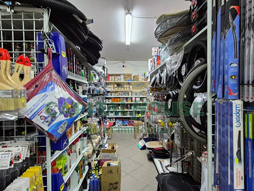 Immagine 10 di Locale commerciale in vendita  a Camigliano