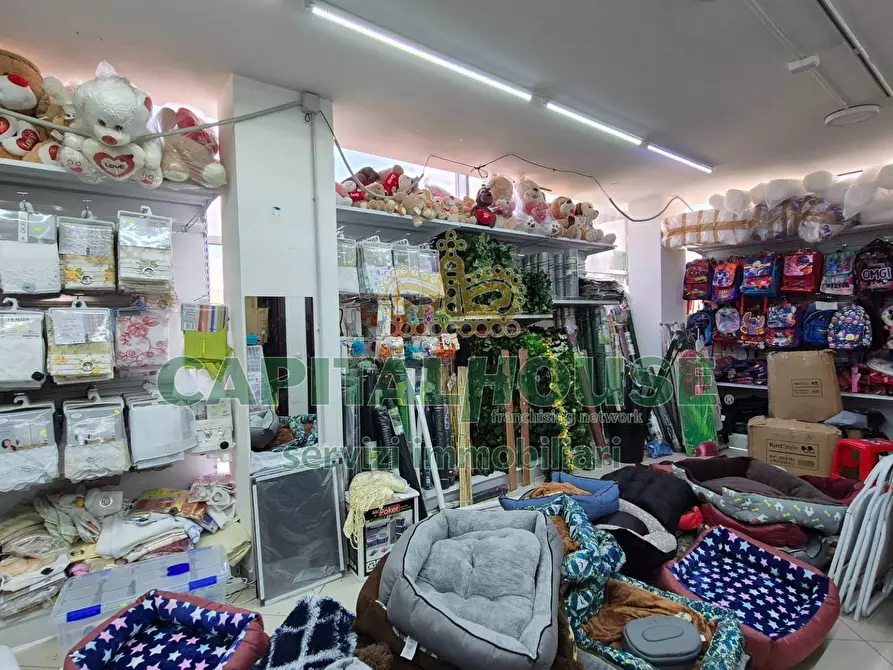 Immagine 17 di Locale commerciale in vendita  a Camigliano