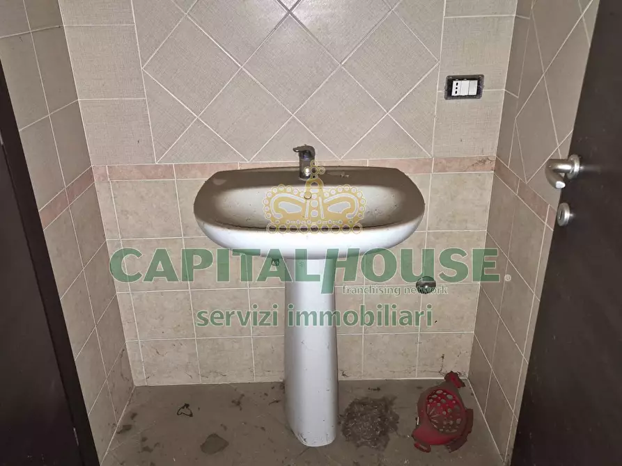 Immagine 18 di Locale commerciale in vendita  a Camigliano
