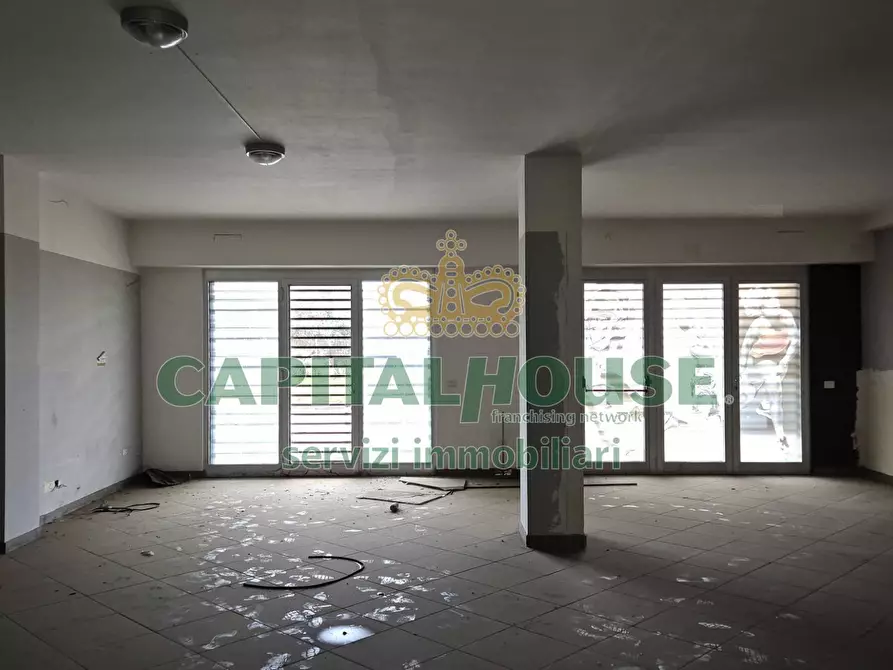 Immagine 1 di Locale commerciale in vendita  a Camigliano