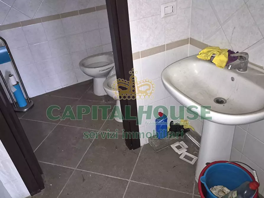 Immagine 10 di Locale commerciale in vendita  a Camigliano