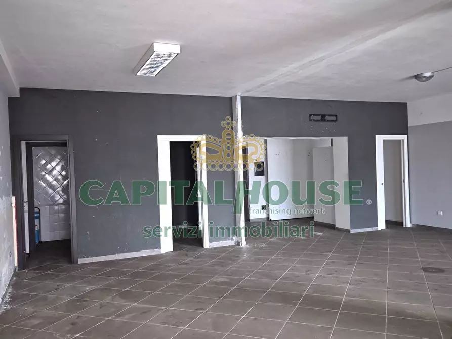 Immagine 13 di Locale commerciale in vendita  a Camigliano