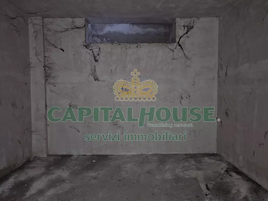 Immagine 17 di Locale commerciale in vendita  a Camigliano