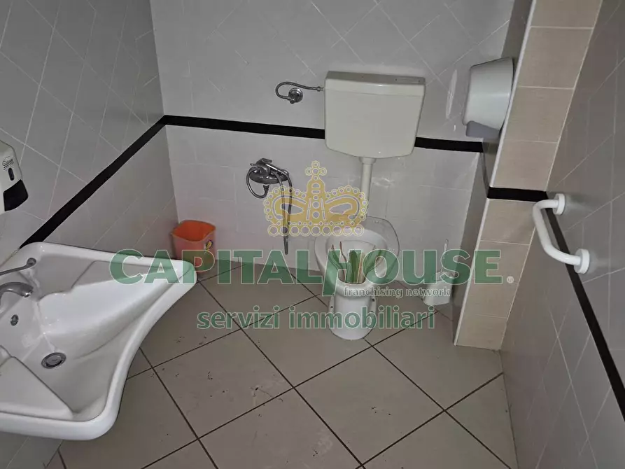 Immagine 22 di Locale commerciale in vendita  a Camigliano