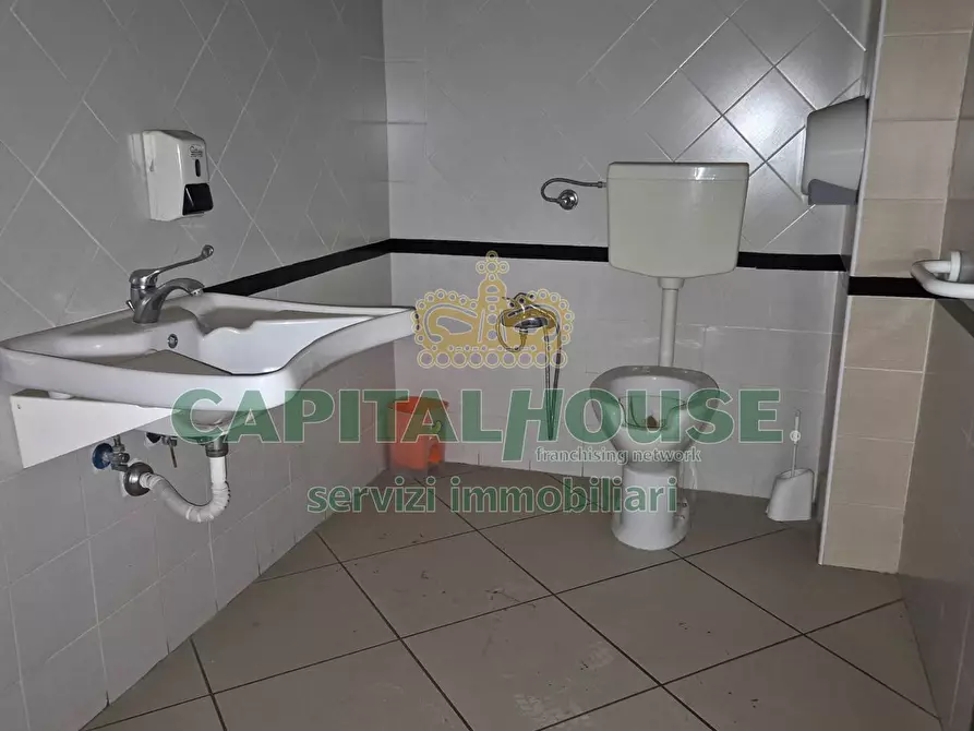 Immagine 23 di Locale commerciale in vendita  a Camigliano