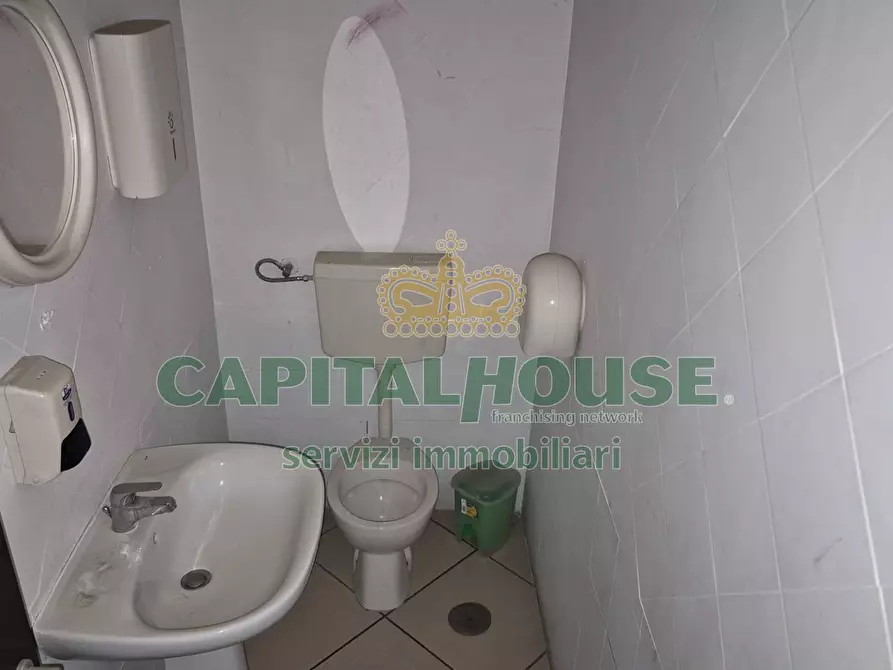 Immagine 25 di Locale commerciale in vendita  a Camigliano