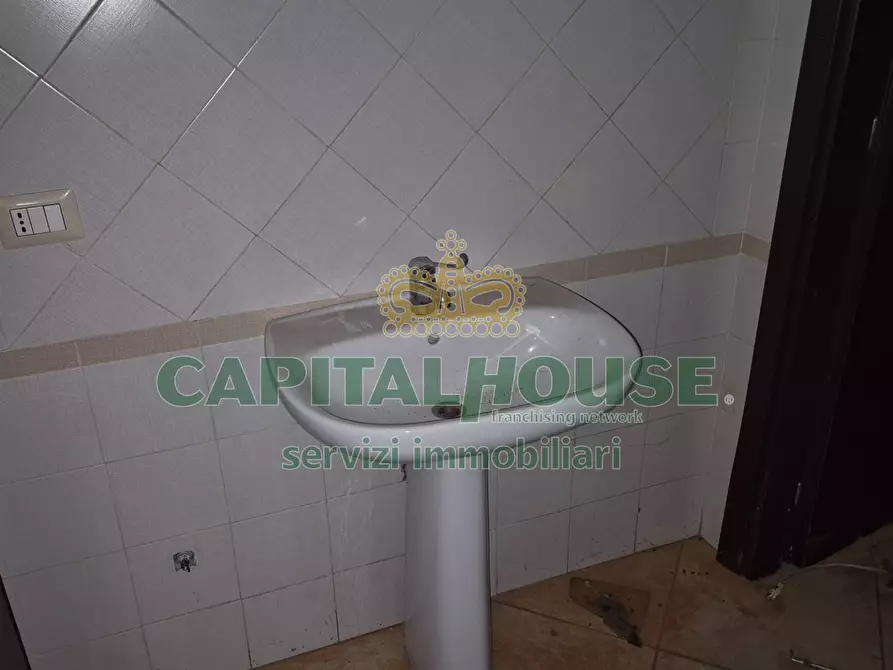 Immagine 39 di Locale commerciale in vendita  a Camigliano