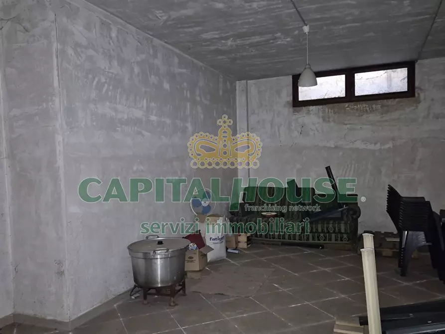 Immagine 43 di Locale commerciale in vendita  a Camigliano