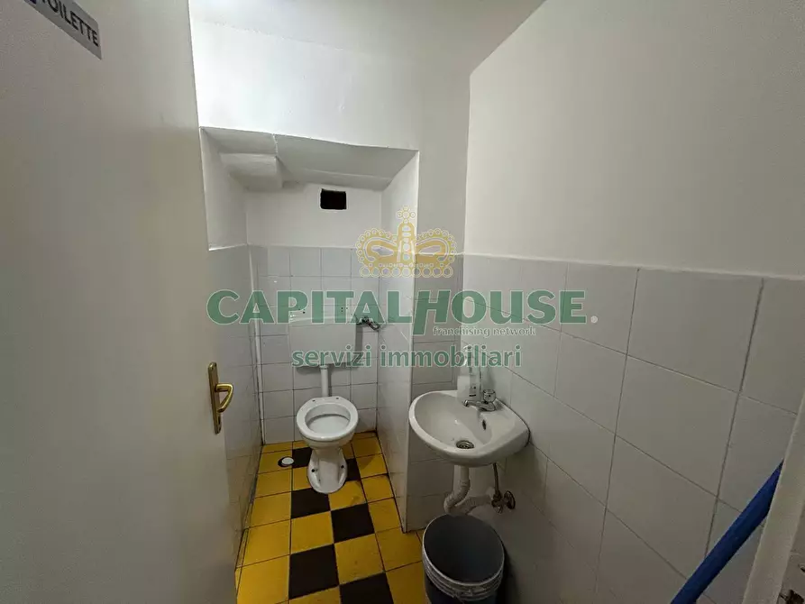 Immagine 10 di Locale commerciale in affitto  in via Avini a Cercola