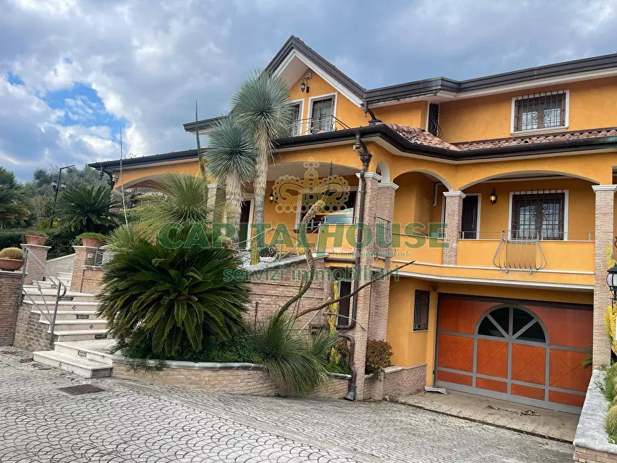 Immagine 1 di Villa in vendita  in avella a Avella