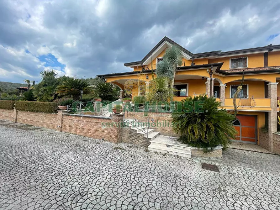 Immagine 2 di Villa in vendita  in avella a Avella