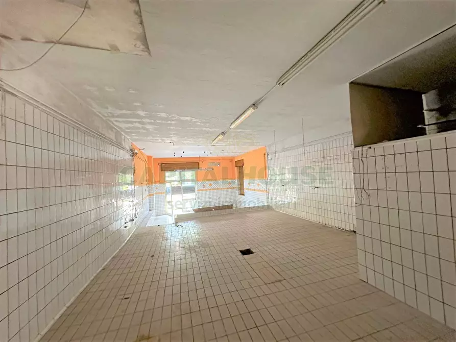 Immagine 2 di Locale commerciale in vendita  in baiano a Baiano