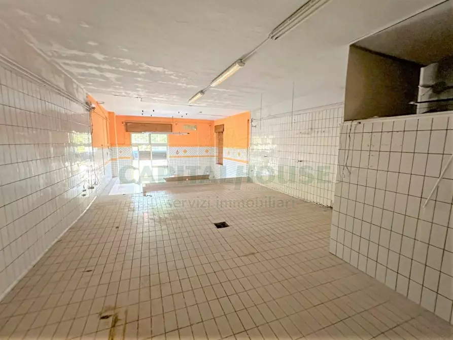 Immagine 8 di Locale commerciale in vendita  in baiano a Baiano