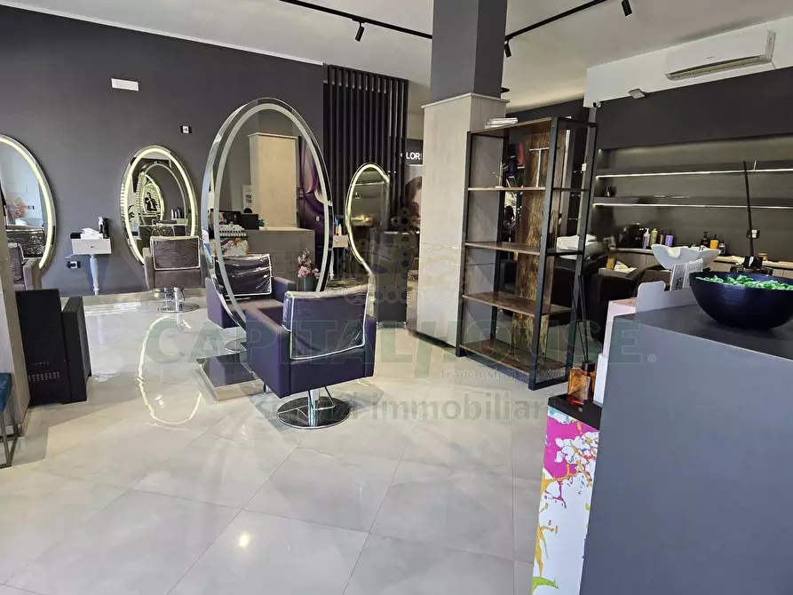 Immagine 4 di Locale commerciale in affitto  a Capodrise