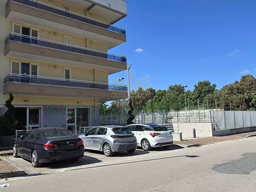 Immagine 2 di Locale commerciale in affitto  a Capodrise