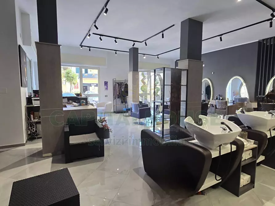 Immagine 3 di Locale commerciale in affitto  a Capodrise