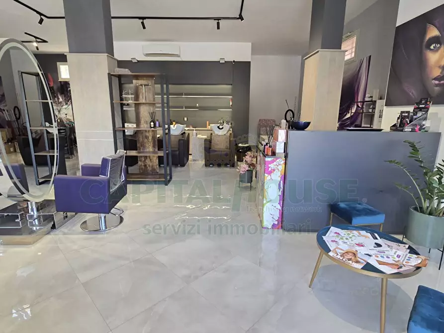 Immagine 8 di Locale commerciale in affitto  a Capodrise