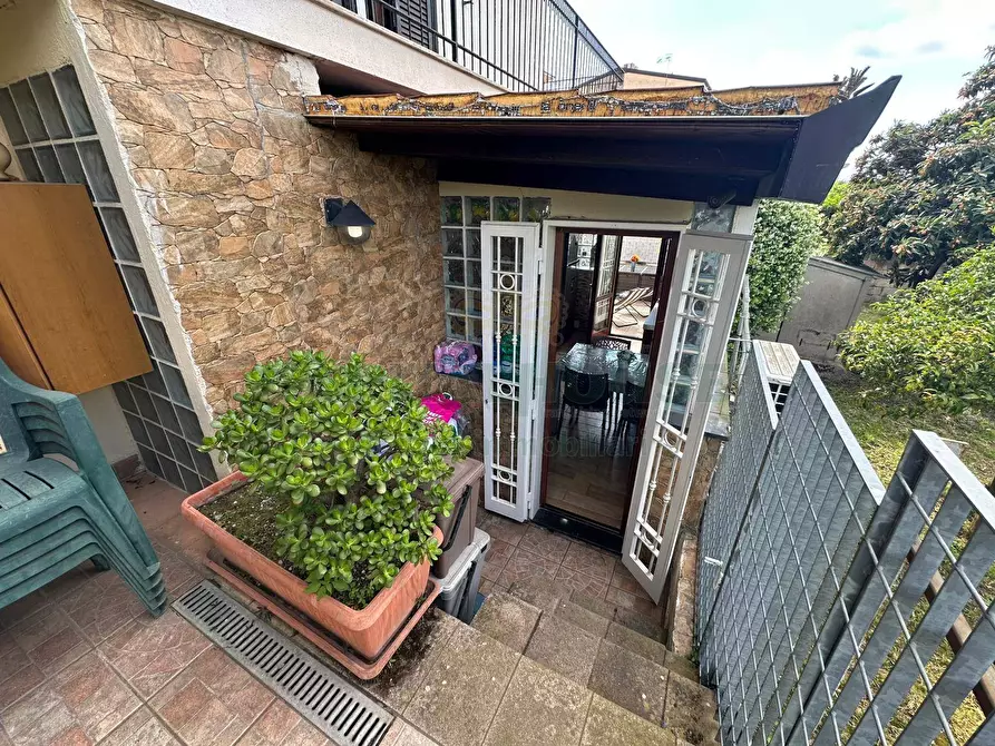 Immagine 7 di Casa semindipendente in vendita  in via raimondi a Saviano