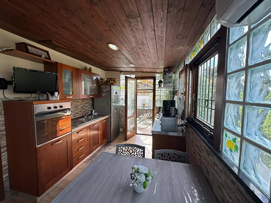 Immagine 8 di Casa semindipendente in vendita  in via raimondi a Saviano