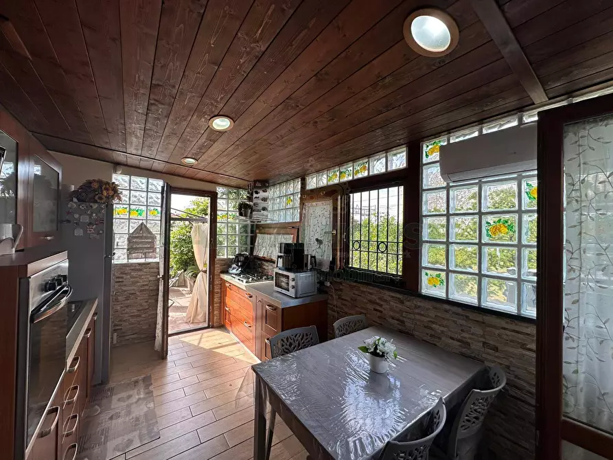 Immagine 10 di Casa semindipendente in vendita  in via raimondi a Saviano