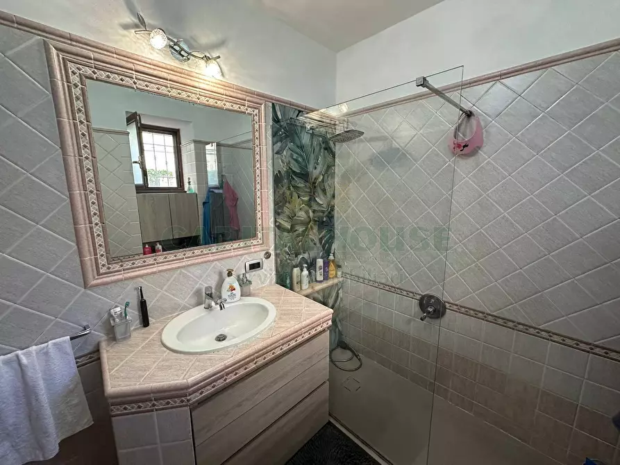 Immagine 25 di Casa semindipendente in vendita  in via raimondi a Saviano