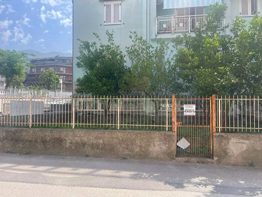 Immagine 1 di Locale commerciale in vendita  in sperone a Sperone