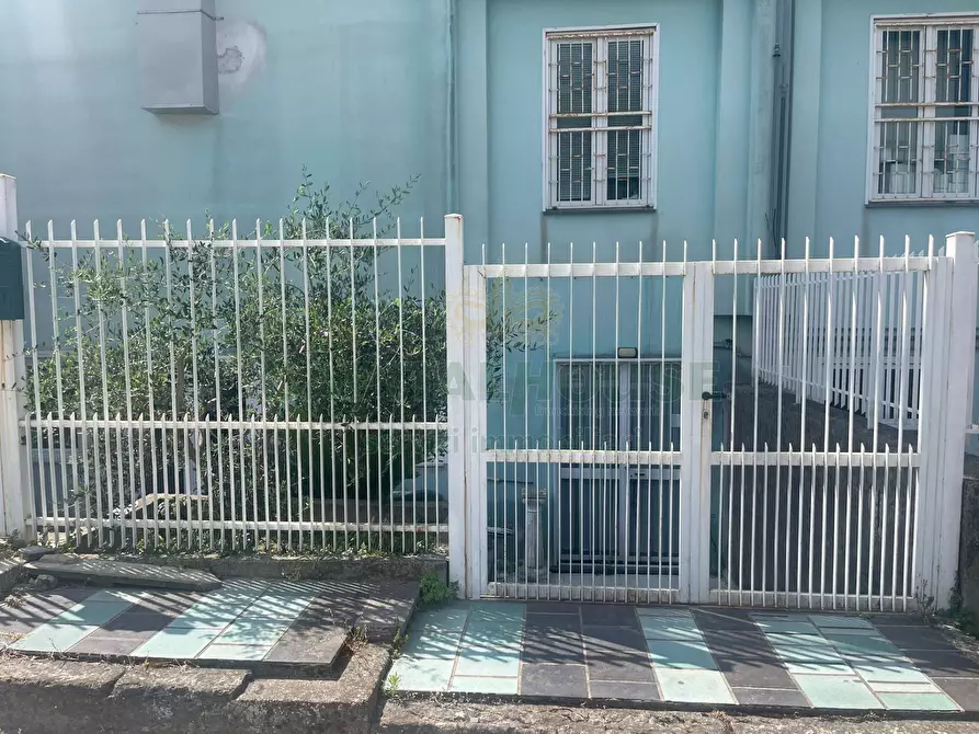 Immagine 10 di Locale commerciale in vendita  in sperone a Sperone