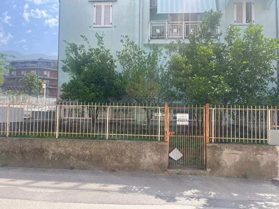 Immagine 12 di Locale commerciale in vendita  in sperone a Sperone