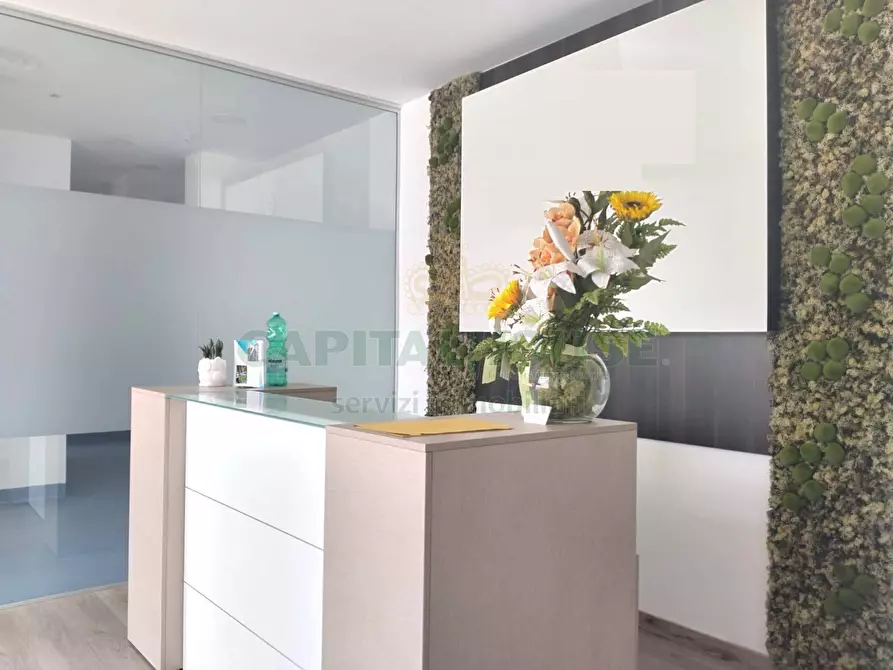 Immagine 1 di Locale commerciale in affitto  in zona supermercato Decò a Santa Maria Capua Vetere